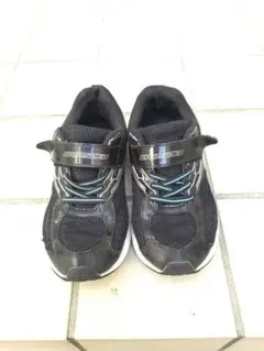 スニーカー 黒　瞬足