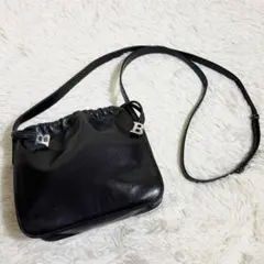 希少デザイン✨バリー　巾着　ショルダーバッグ　サコッシュ　レザー　Bロゴのサムネイル