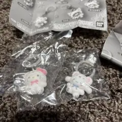 匿名発送　サンリオ　めじるしアクセサリー　ふわふわスノー　キティとシナモン