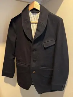 黒のテーラードジャケット