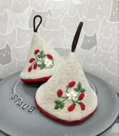 handmade三角ミトン ワイルドストロベリー