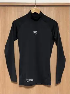 美品 UNDER ARMOUR アンダーシャツ 長袖 黒 アンダーアーマー 野球