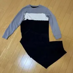 ユニクロ　ウルトラストレッチ　長袖パジャマ 上下セット