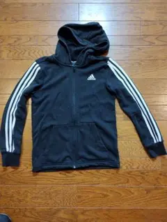 上下セット　adidas 黒 フード付きジャケットとジャージパンツ　150サイズ