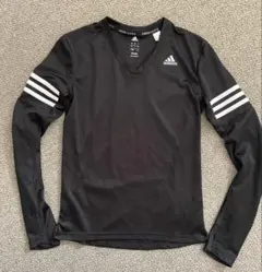 adidas ブラック Vネック 長袖シャツ レディース