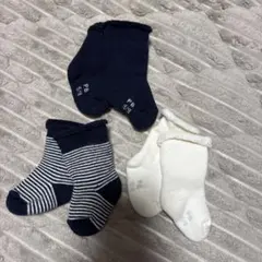 PETIT BATEAUベビー靴下 3足セット ネイビー ホワイト