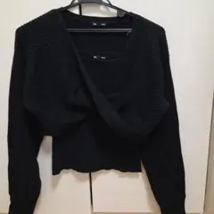 ブラック クロスオーバー ニット