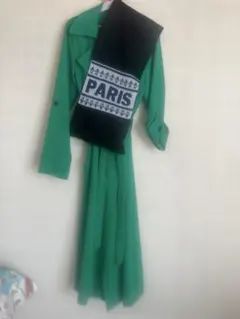 フランス製デザイン　パリ限定品　PARISロゴ入りお洒落カジュアルマフラー　新品