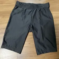 黒のハーフパンツ