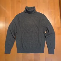 UNIQLO ダークグレー タートルネックセーター S