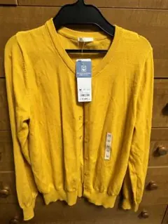 【新品未使用タグ付き】GUマスタードイエロー クルーネックカーディガン