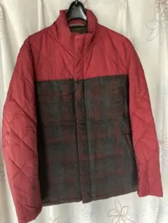 赤とグレーのチェック柄ダウンジャケット