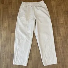 テーパードパンツ　アイボリー
