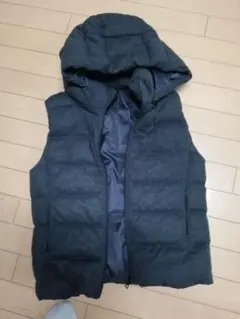 ユニクロのフード取り外し可能★厚めのあったかダウンベスト