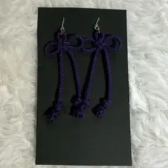 ピアス 紺 リボン