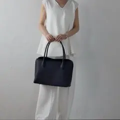 美品GUSCIO（グッシオ） ボストンバッグ 軽量 かぶせのサムネイル