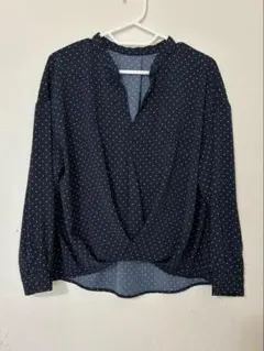 【earth music & ecology】ネイビー ドット柄 長袖ブラウス