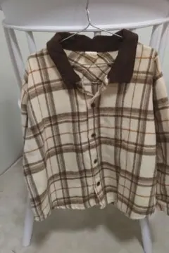 the beige 韓国 トップス