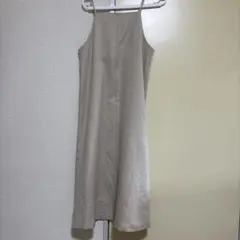 ベージュ ストラップ付きサロペットのサムネイル
