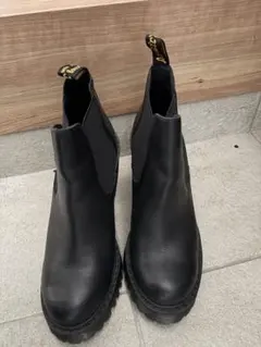 Dr. Martens 黒いチェルシーブーツ 高ヒール