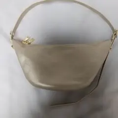 リヴドロワ美品インフルエンサーシホコラボショルダーバッグ ゴールドのサムネイル