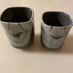 グレーの鳥絵柄角型夫婦湯飲み2個セット