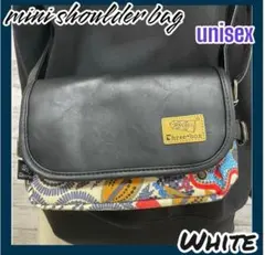 【新品】ミニ　ショルダーバッグ　メンズ　レディース　白花柄　ボディーバッグ　韓国