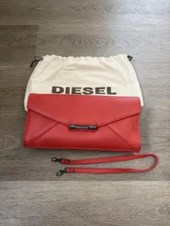 美品 DIESEL レッド クラッチバッグ ストラップ付き