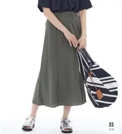 INDIVI ロングフレアスカート カーキ　38号のサムネイル