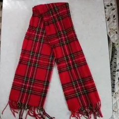 赤いチェック柄マフラー