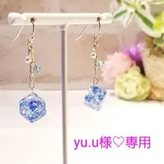 1760.スワロ入り♡ キューブ型レジンピアス♡