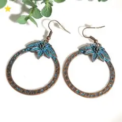 青色花模様 フープピアス　カジュアル　エスニック　ボヘミアン　個性的　お洒落