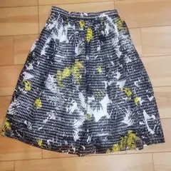 INED イネド　ボタニカル柄スカートのサムネイル