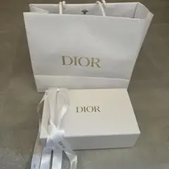 Dior ホワイトショッパーとギフトボックス