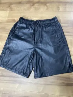 ZARA メンズ　フェイクレザー ショートパンツ ブラック 海外M JP Lのサムネイル