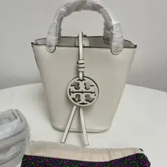 値下げ中！TORY BURCH Miller バケットバッグ ホワイトのサムネイル