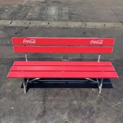 Coca-Cola 赤いアウトドアベンチのサムネイル