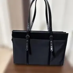 黒のビジネスバッグ トートタイプ