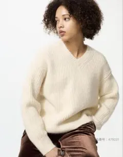UNIQLO フラッフィVネックセーター　L オフホワイト　長袖　Vネック