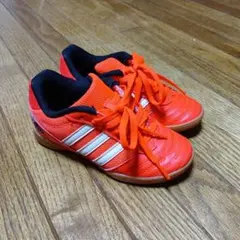 adidas　18センチ　スニーカー