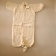 クリーム色ニットロンパース　DAIMARU