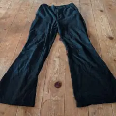 GU　黒いフレアパンツ ボタン付き