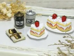 ミニチュアスイーツ♡プティフール♡いちご♡樹脂粘土♡ミニチュアケーキ