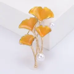 ブローチ　イチョウ　イチョウの葉　フェイクパール　プレゼント　イエロー　黄色　葉