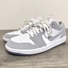 ウィメンズ エアジョーダン1 DC0774-105 27cm相当 白×薄灰のサムネイル