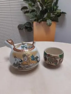急須と湯呑みセット 陶磁器製 伝統的デザイン　九谷焼　龍山　岳山