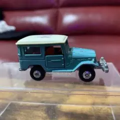 トミカ　日本製　トヨタ　ランドクルーザー　no.2 (落書きあり)