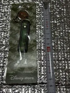 Disney store キャラクターキーホルダー グリーン