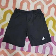 adidas ブラック ショートパンツ　160