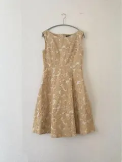 【YLANG YLANG】美品フィット＆フレアーワンピース⭐︎イエロー⭐︎立体花柄のサムネイル
